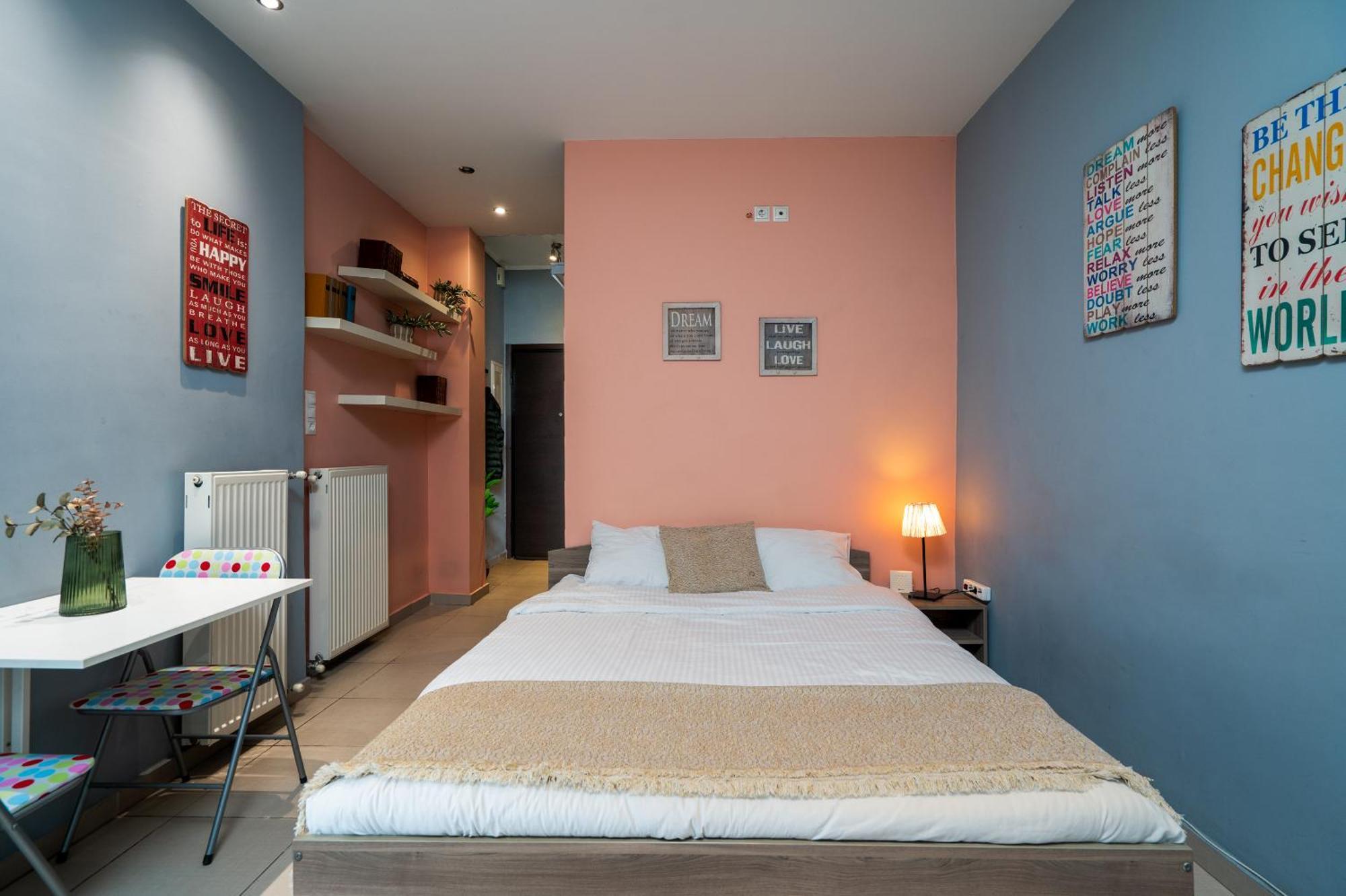 Ideally Located Apartment In Central アテネ エクステリア 写真