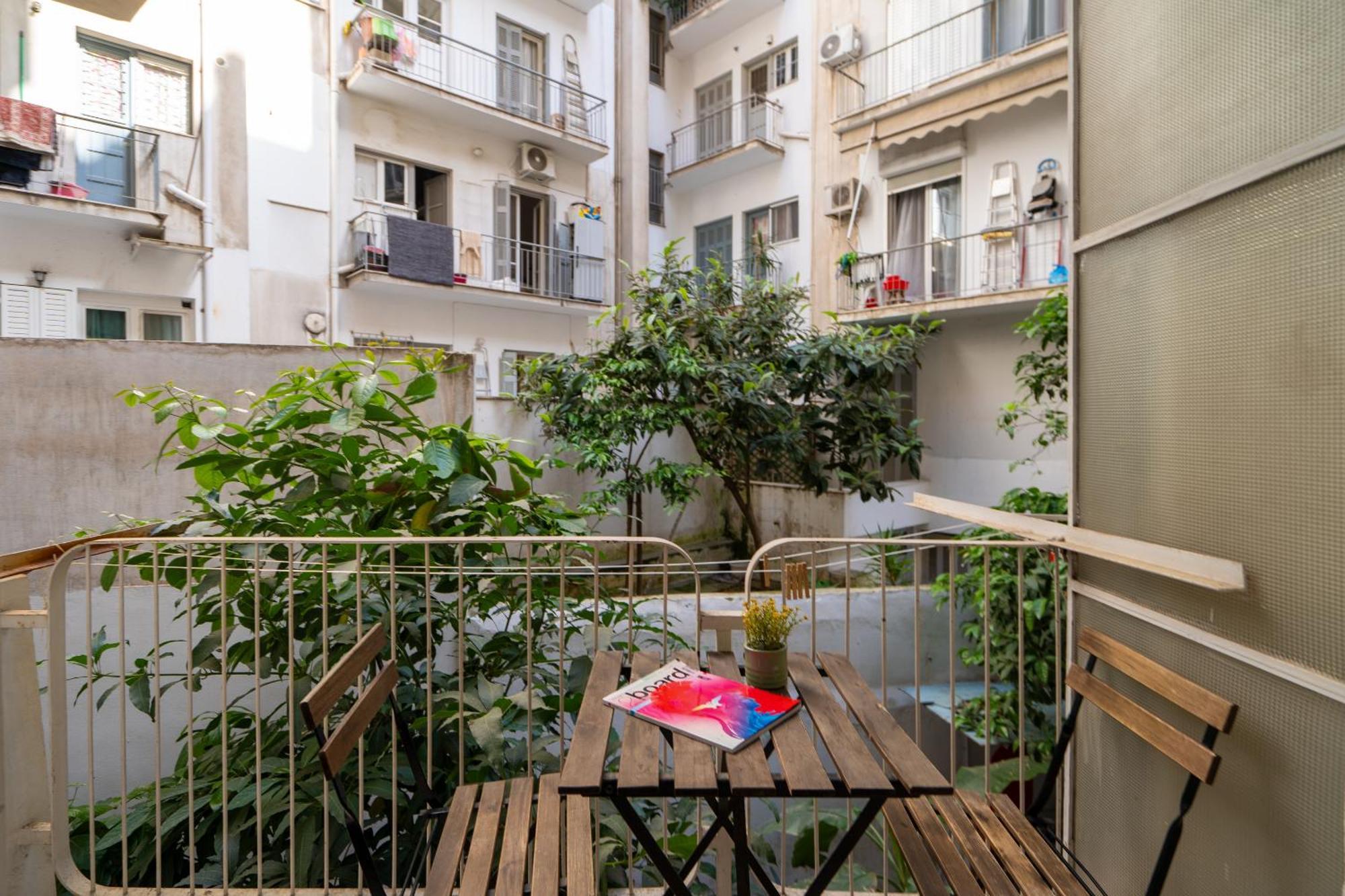 Ideally Located Apartment In Central アテネ エクステリア 写真